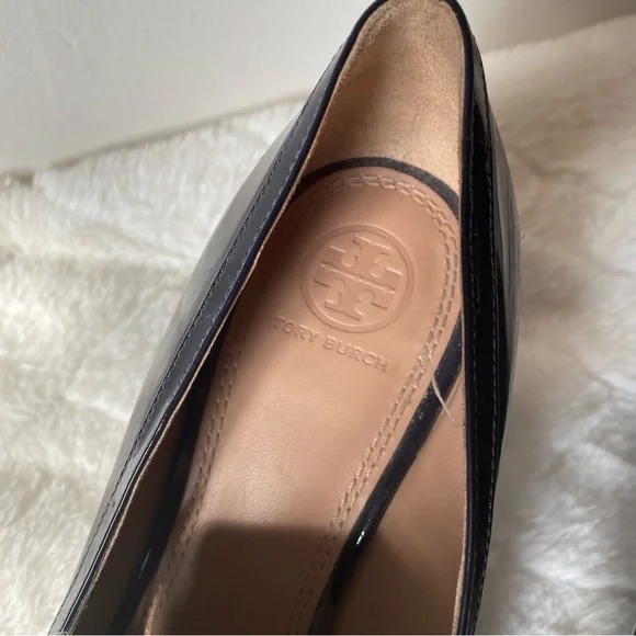 Tory Burch Navy and Gold Heels - Picture 7 of 9